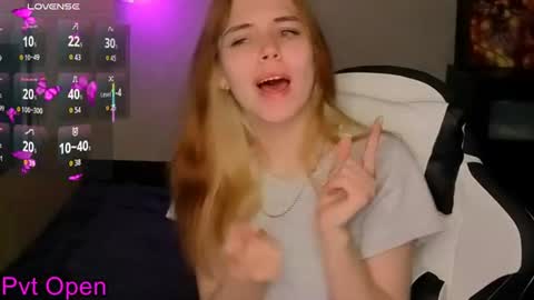 Snapshot of magic_bella chatting on June 24, 2026, 12:37 pm Bella online show from June 24, 2026, 12:37 pm