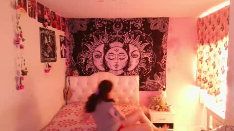 Claire online show from March 9, 2025, 2:43 pm