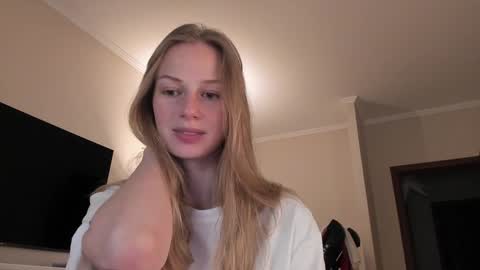 Alice  online show from December 24, 2024, 11:49 am