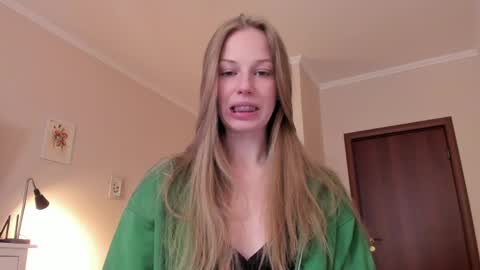 Snapshot of magic_couple13 chatting on April 30, 2026, 10:21 am Alice online show from April 30, 2026, 10:21 am