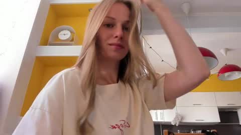 Snapshot of magic_couple13 chatting on June 7, 2026, 12:53 pm Alice online show from June 7, 2026, 12:53 pm