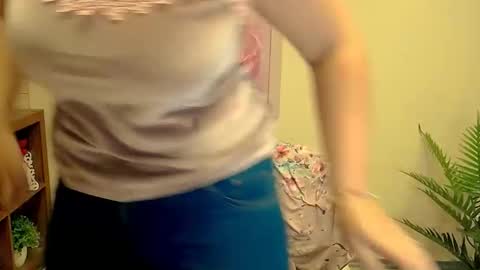 Snapshot of magic_kristy chatting on November 25, 2025, 8:25 am Kristy online show from November 25, 2025, 8:25 am