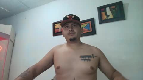 magic_milk23 online show from November 14, 2025, 3:27 am