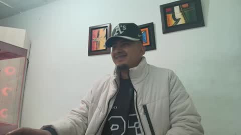 magic_milk23 online show from November 27, 2025, 4:36 am