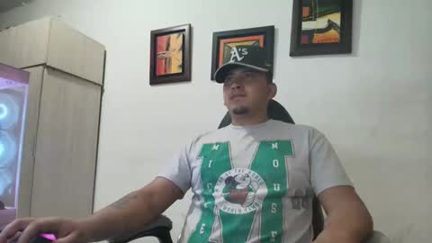 Snapshot of magic_milk23 chatting on December 14, 2025, 2:06 am magic_milk23 online show from December 14, 2025, 2:06 am
