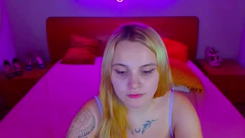 Lili and Bella online show from December 21, 2024, 11:01 am