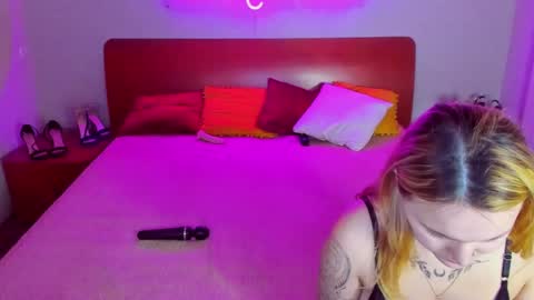 Lili and Bella online show from February 1, 2025, 6:54 am