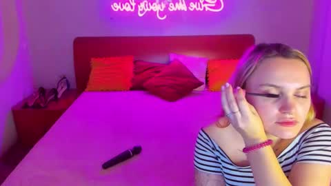 Lili and Bella online show from March 11, 2025, 7:15 am