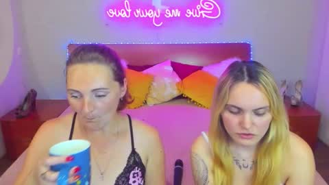 Lili and Bella online show from September 11, 2025, 6:30 pm