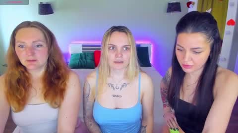 Lili and Bella online show from April 22, 2026, 6:27 am