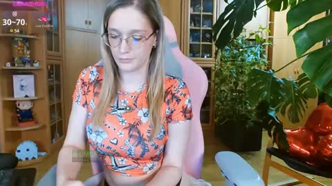 Nicole online show from February 19, 2025, 1:18 am