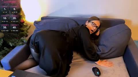 Jade online show from October 15, 2025, 11:27 pm