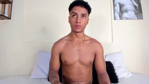 Snapshot of magnusking_ chatting on June 15, 2026, 4:04 am Magnus King online show from June 15, 2026, 4:04 am