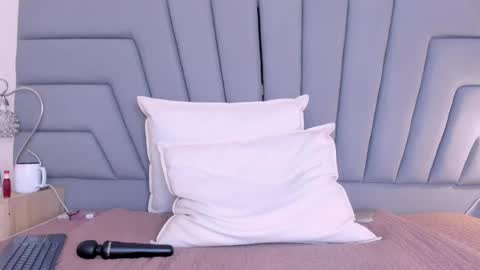 maia_520 online show from April 21, 2026, 1:42 am