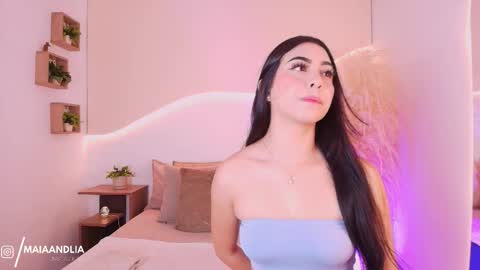 MAIA  LIA  online show from October 6, 2025, 6:27 pm