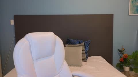 Maiaa Ruiz  online show from December 2, 2024, 3:03 pm