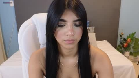 Maiaa Ruiz  online show from December 12, 2024, 1:17 pm