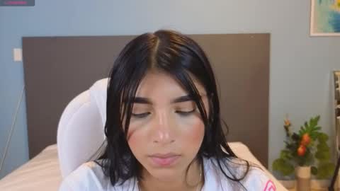 Maiaa Ruiz  online show from December 20, 2024, 1:22 pm