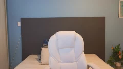 Maiaa Ruiz  online show from January 4, 2025, 12:49 pm