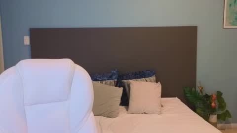 Maiaa Ruiz  online show from January 23, 2025, 4:59 pm