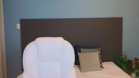 Maiaa Ruiz  online show from January 27, 2025, 1:30 pm