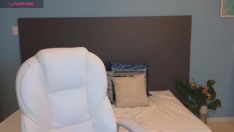 Maiaa Ruiz  online show from March 4, 2025, 1:28 pm