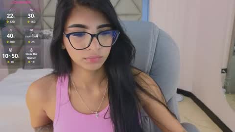 Maiaa Ruiz  online show from November 25, 2025, 2:28 pm