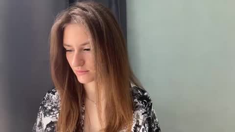 M I A online show from April 17, 2026, 8:28 am