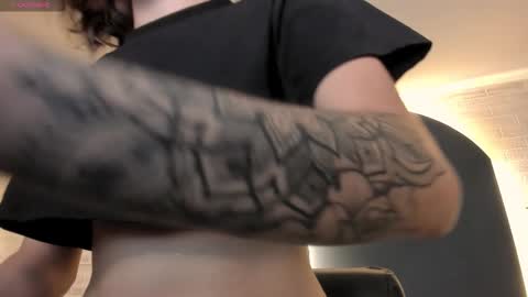  Maia  online show from December 17, 2025, 5:52 pm