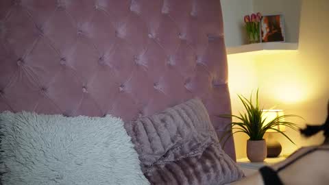  Maia  online show from February 13, 2026, 11:01 pm