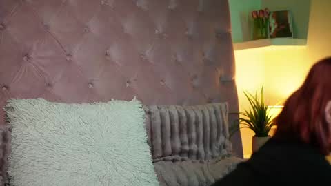  Maia  online show from April 13, 2026, 9:42 pm