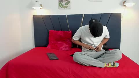 maicol_cum23 online show from September 18, 2025, 1:02 pm