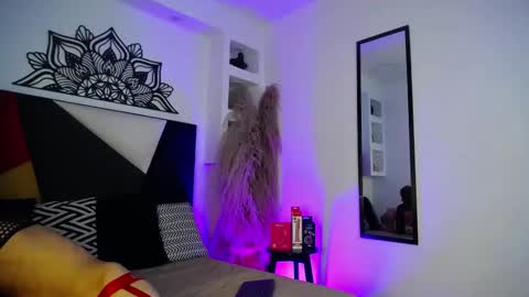 Maiky Cooper online show from November 30, 2025, 3:54 am