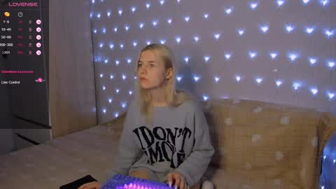 Your kitty online show from February 11, 2025, 2:35 am