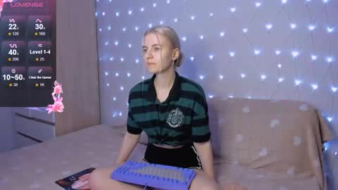 Your kitty online show from November 6, 2025, 3:35 pm