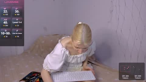 Snapshot of mailin_harrington chatting on July 8, 2026, 4:11 pm Your kitty online show from July 8, 2026, 4:11 pm