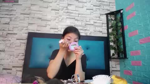  MAILY CAN  online show from September 17, 2025, 12:29 pm