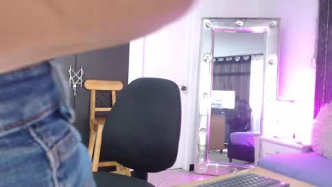 mailyn_gold online show from March 21, 2026, 11:59 am