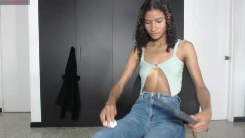 mailyn_gold online show from June 6, 2026, 12:10 pm