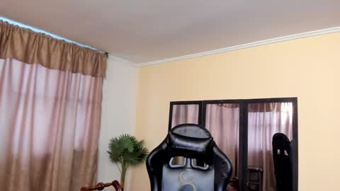 Carolina Barrantes Munera online show from December 2, 2025, 11:26 am