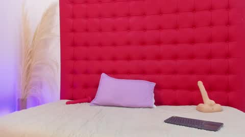 maite_smith69 online show from March 7, 2025, 3:28 pm