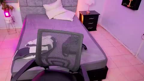 Snapshot of maite_stone1 chatting on December 21, 2025, 3:35 am MAITE STONE1 online show from December 21, 2025, 3:35 am