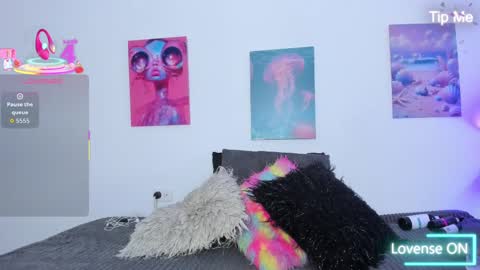 mai  online show from October 7, 2025, 7:00 pm