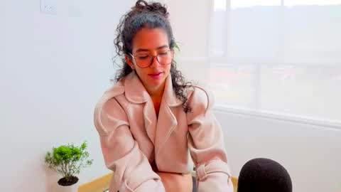 Snapshot of maithe_perroni chatting on March 27, 2026, 9:14 pm Lauu online show from March 27, 2026, 9:14 pm