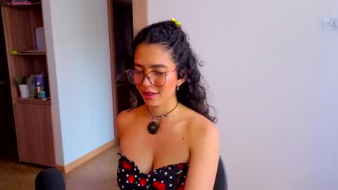 Snapshot of maithe_perroni chatting on April 29, 2026, 6:14 pm Lauu online show from April 29, 2026, 6:14 pm