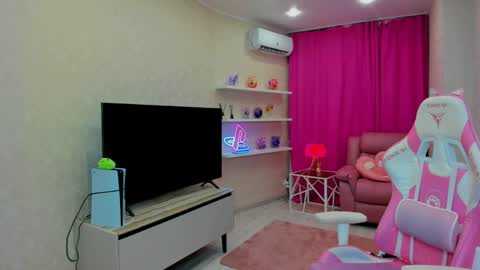 Chloe online show from April 11, 2026, 7:45 am