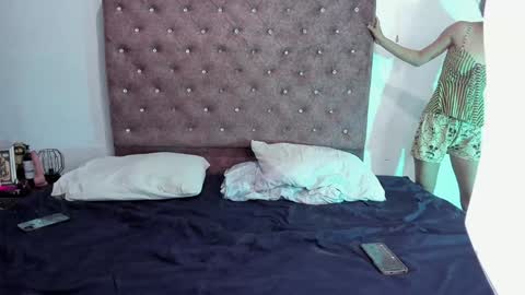 Shawna  Tom online show from December 11, 2024, 4:18 am