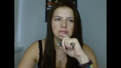 make_mesmile online show from October 9, 2025, 5:49 am