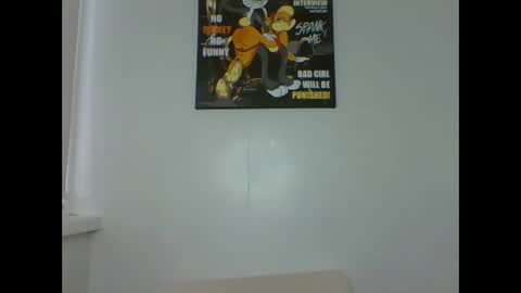 make_mesmile online show from October 13, 2025, 5:51 am