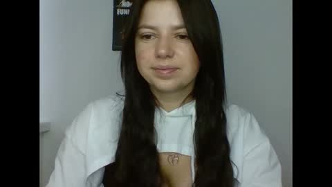 make_mesmile online show from November 8, 2025, 7:41 am